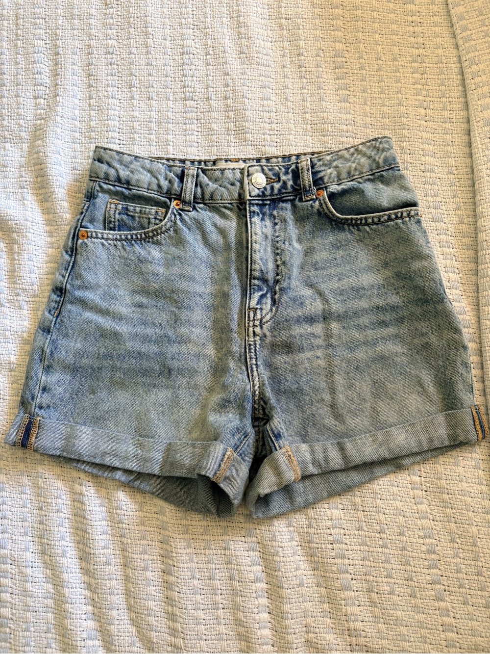 Casual High-Waist Light Blue Denim Shorts - Classic Summer Staple